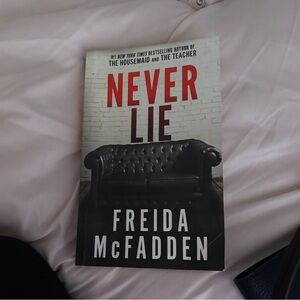 Never Lie by Freida McFadden Book